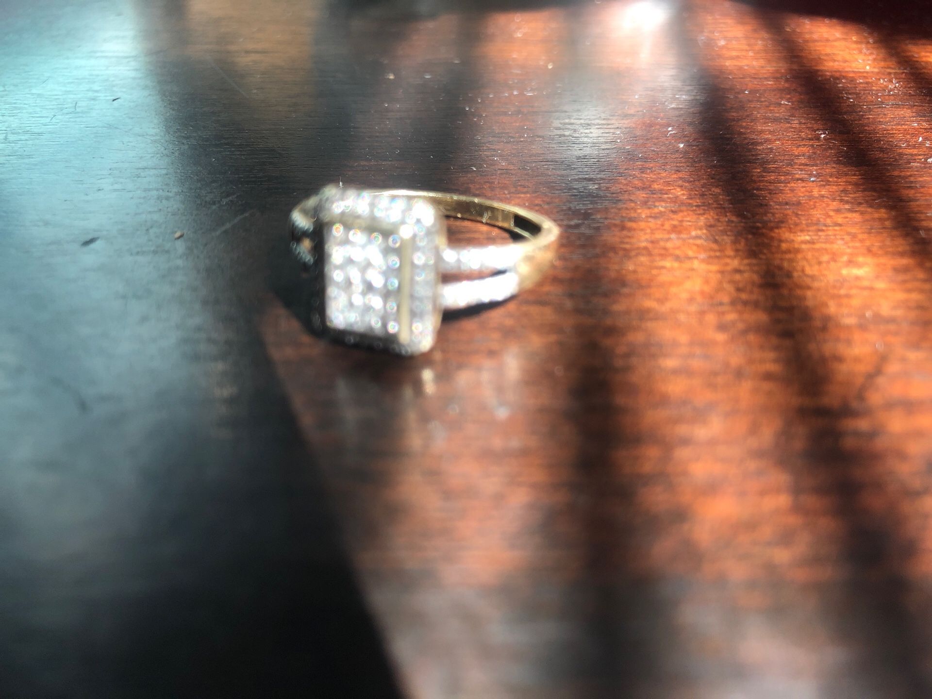 Diamond gold ring