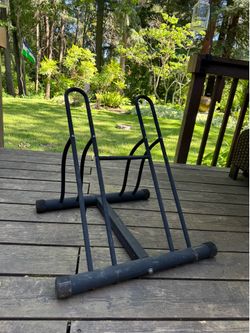 Freestanding metal bike rack