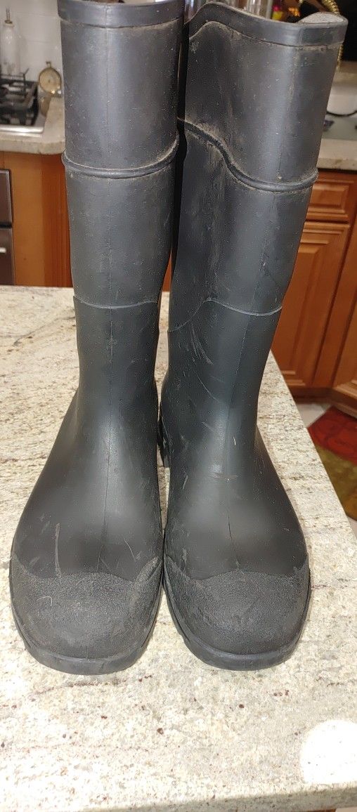 Men's Size 11 Servus Rain/Mucking Boots