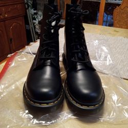 Doc Martens 1460 W Sz 8 $100