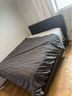 Queen bed with mattress and boxspring
