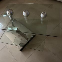 Ultra Modern Table