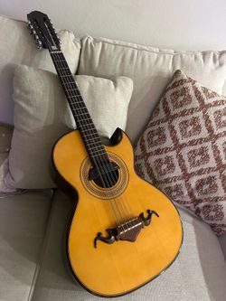 Bajoquinto V guitars