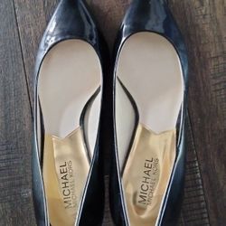 New ladies size 8.5M Michael Kors heels 