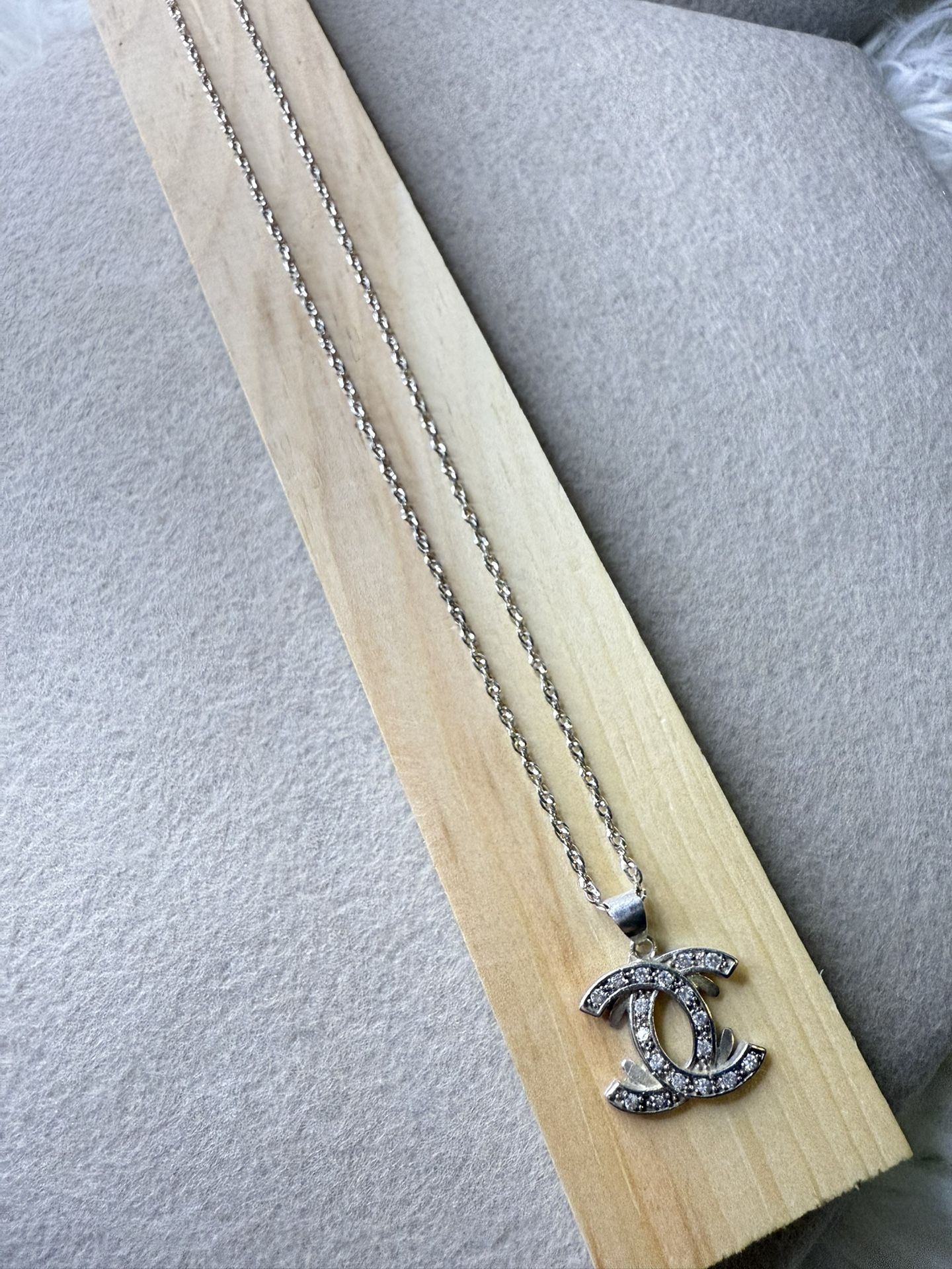 Sterling silver necklace size 18” 5.6g