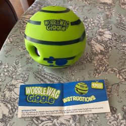 Wobble Wag Giggle Ball