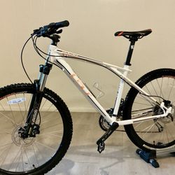 Gorgeous GT Mountain Bike (1-owner) - Like New, Disc brakes, Free Extras 