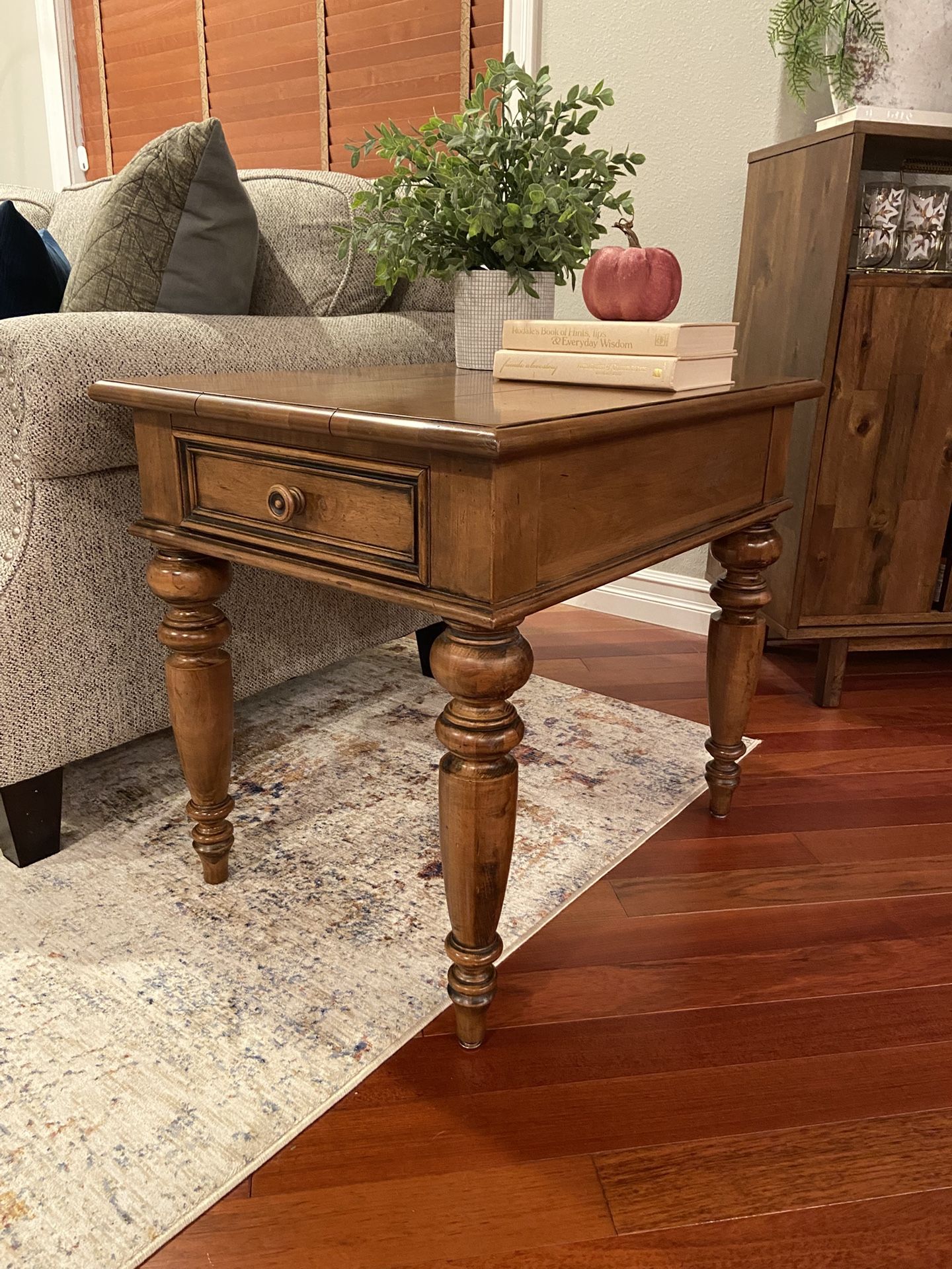 Beautiful Ethan Allen End Tables / Nightstand