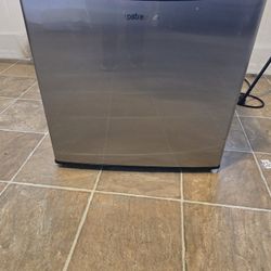 Upstreman Mini Fridge 