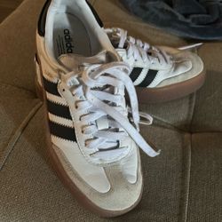 This Adidas Samba  100.00 Firm