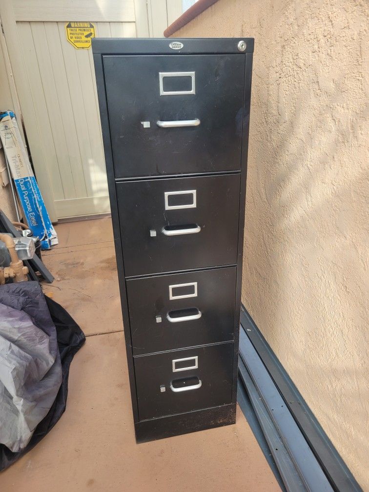 Filing Cabinet. Black, 4 Draw. Almost New