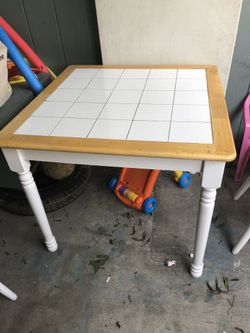White table top table