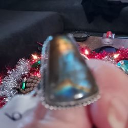 DO YOU HAVE A PASSION FOR CRYSTALS? YOU'RE GOING TO LOVE THIS SIZE-9 SS-925 LABRADORITE RING!! 😱😍