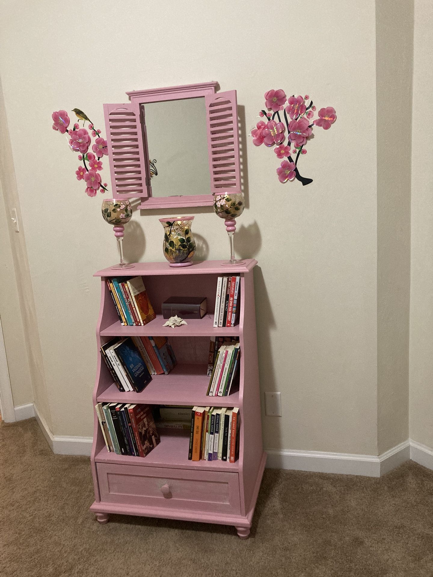 Small Bookshelf With Mirror, And Glass Decor