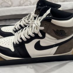 Jordan 1 Retro High Dark Mocha - Size 8