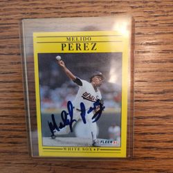 1991 FLEER MELIDO PEREZ CHICAGO WHITE SOX AUTOGRAPHED BASEBALL CARD 