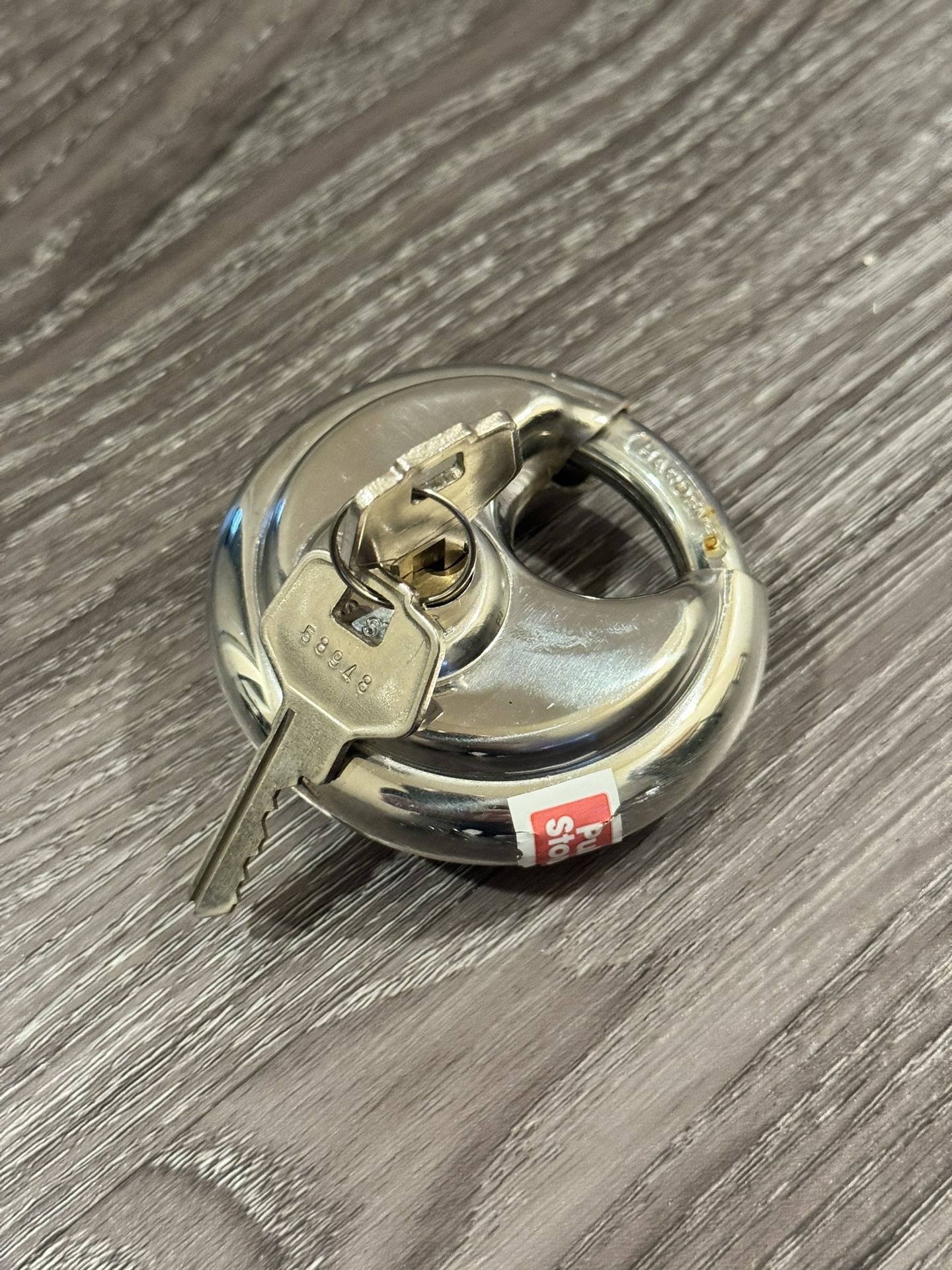 Public storage disc lock