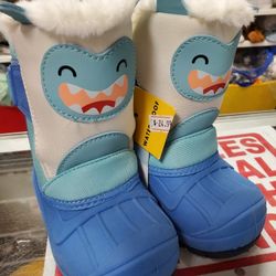 New Snow Boots Size 6