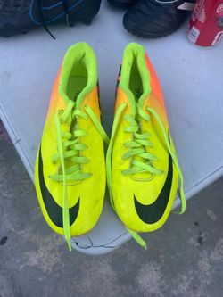 Tenis de futbol size 3.5 usa