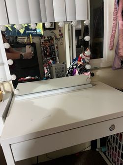 makeup vanity and mirror