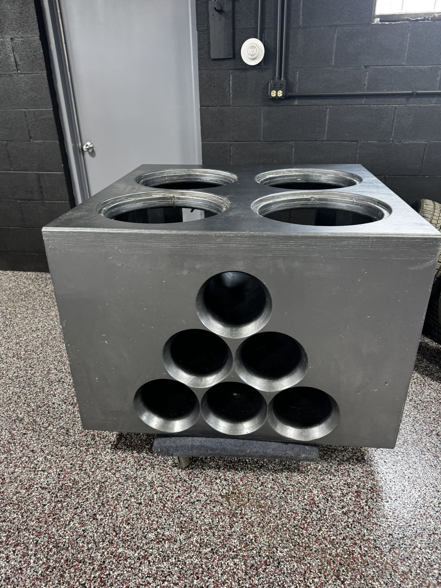 Giant! Speaker Box