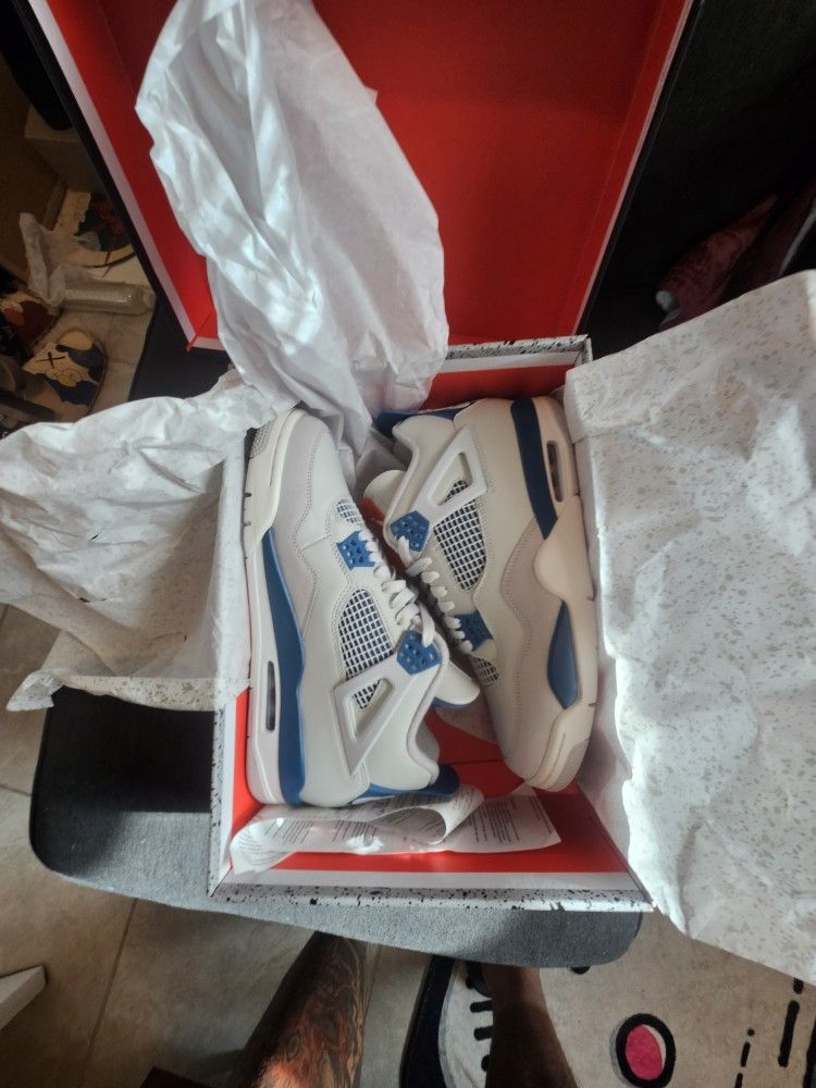Air Jordan 4 Military Blue