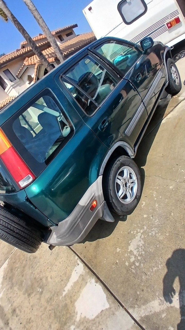 Honda Crv For PARTS! ENGINE GOOD NEEDS TO BE TOWED