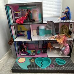 LOL Surprise Dollhouse w/Dolls