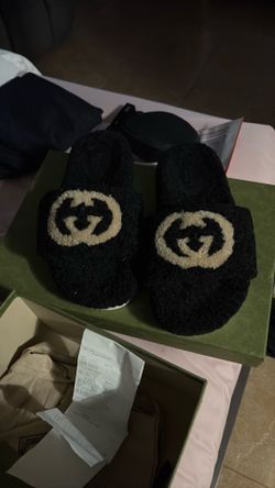 Gucci slippers