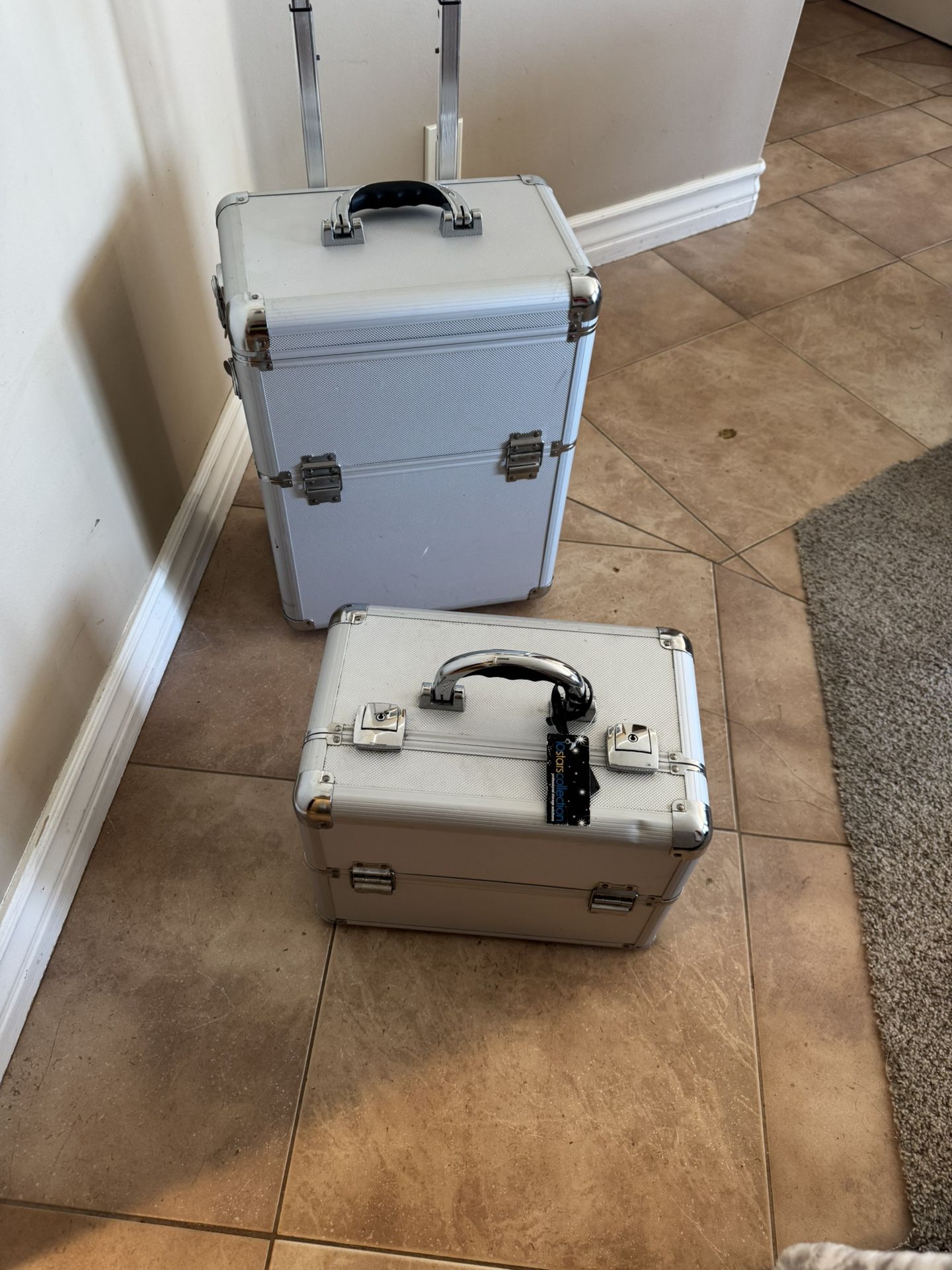 Luggage /make up traveling luggage/appliances Luggage