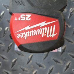 Milwaukee 25ft