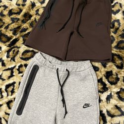 Nike Sportswear Tech Fleece Brown&grey Shorts Size Small 