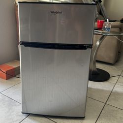 Whirlpool Mini Fridge And Freezer 