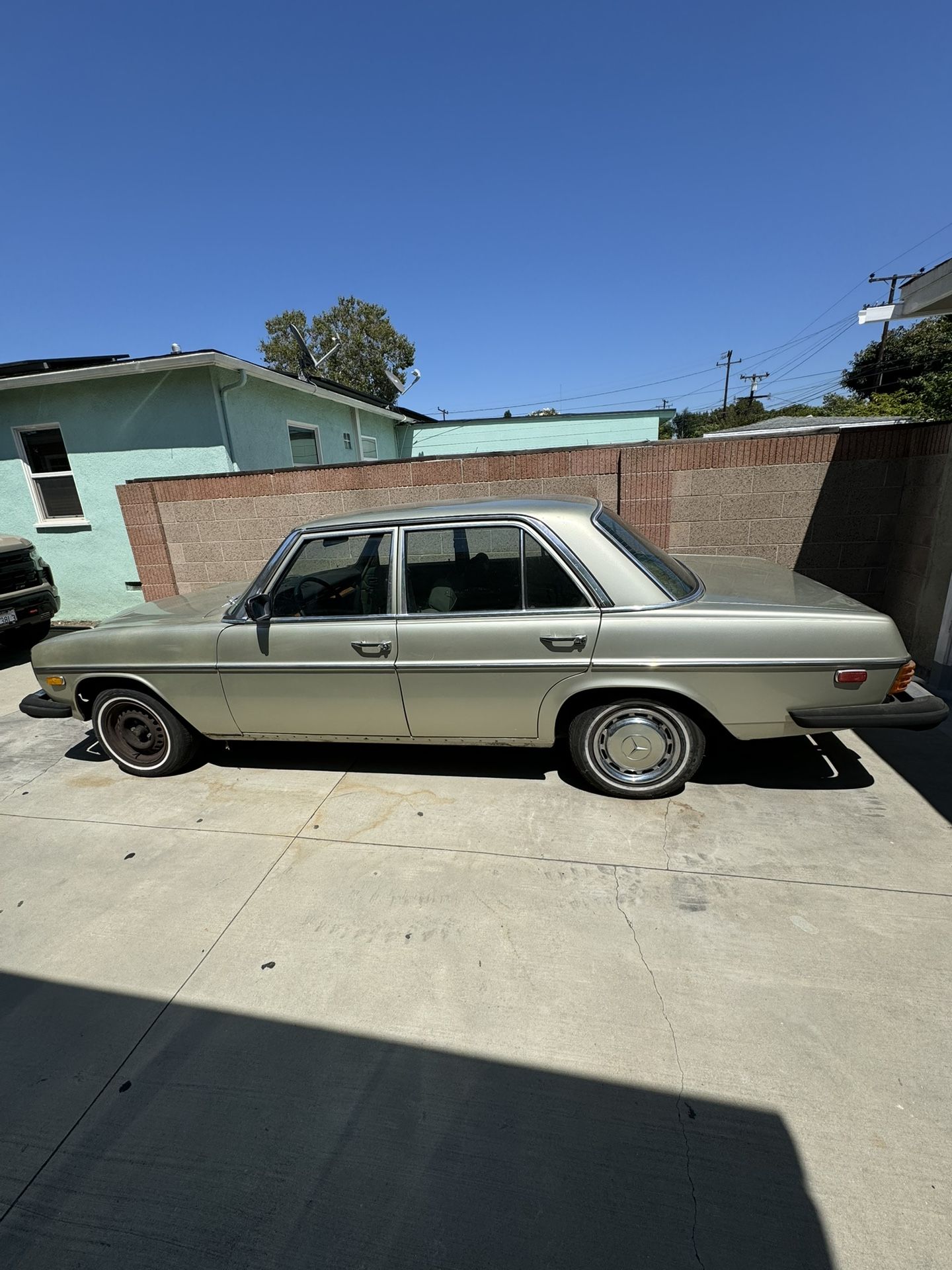 Mercedes-Benz 280 W114 Part Out **Please Read **