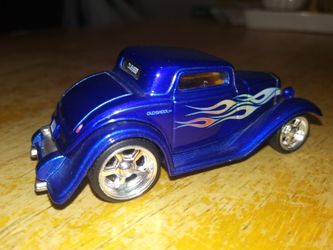 1/64 1932 Ford DUB Collectible