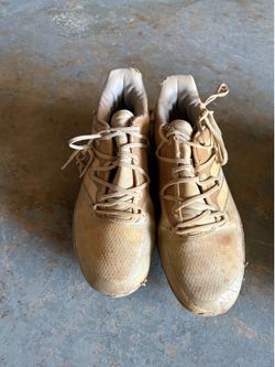 Baseball cleats
