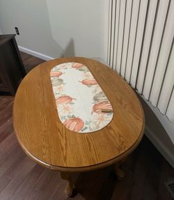 Oval wooden foldable table