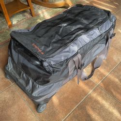 Eddie Bauer rolling Duffle Bag. Very Good Condition. 