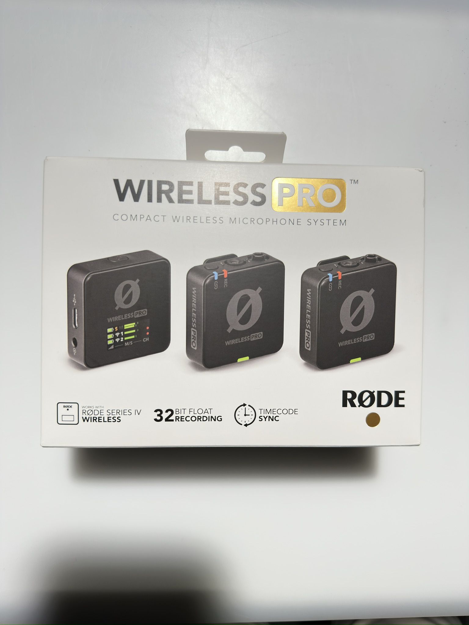 RODE Wireless Pro Recorder 2-Person Clip-On Wireless Microphone System Brand New