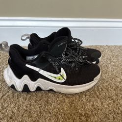 Nike Big Boys Size 4 