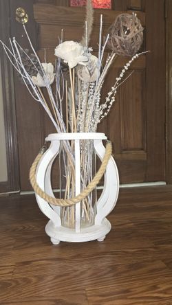 The Design House hanging lamp styled as dry arrangement vase