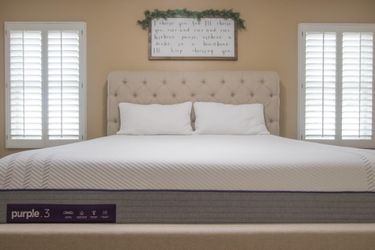 Like New King Purple .3 Hybrid Mattress / Como Nuevo Colchon Marca Purple Tamaño Rey
