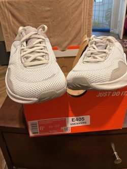 Nike Legend Essential 3 Women's Sneakers Size 8.5