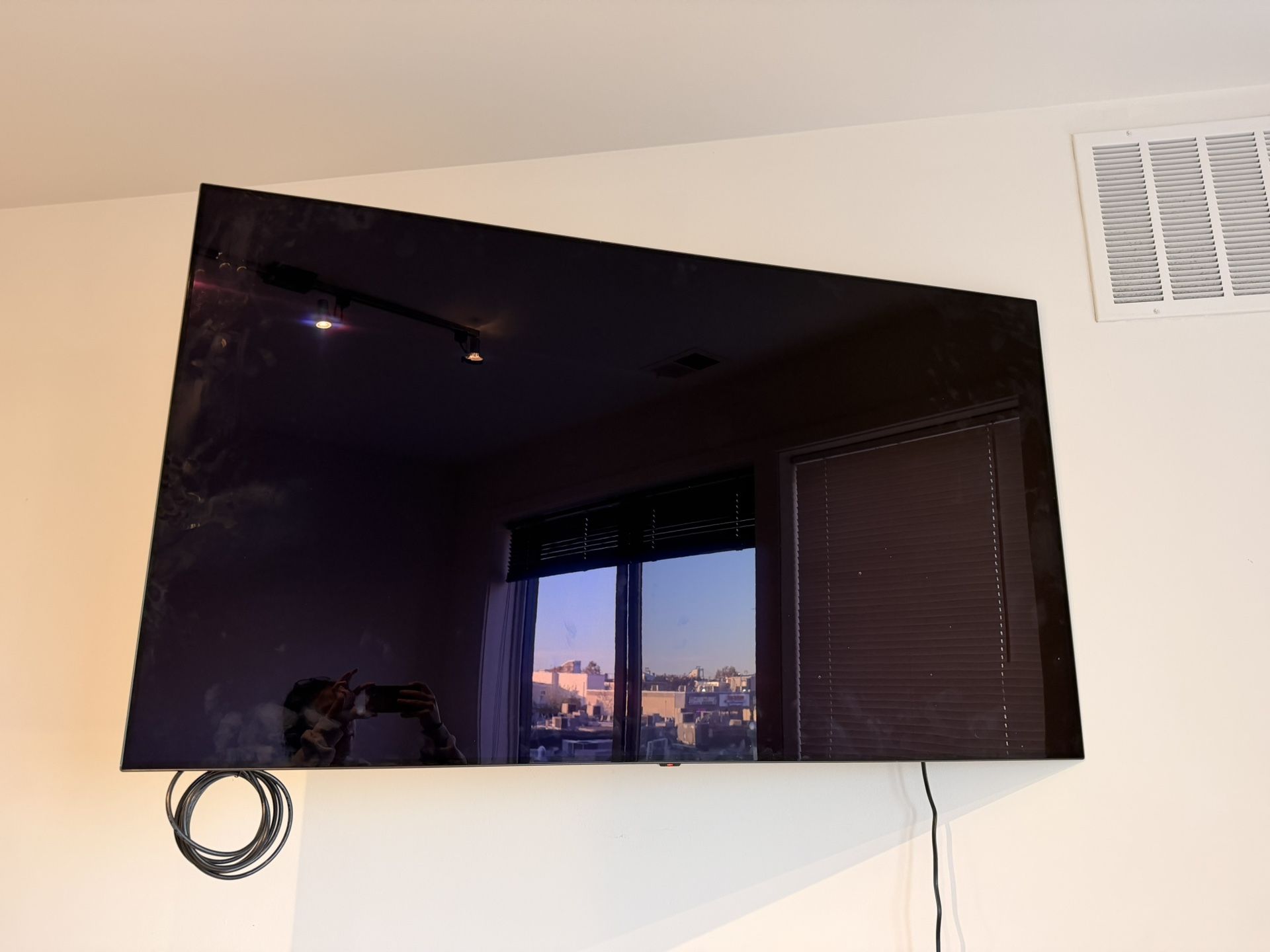 LG 4K OLED SMART TV - LIKE NEW