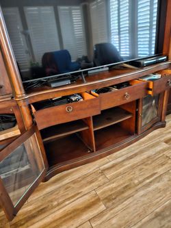 Entertainment Center (3 Pieces)