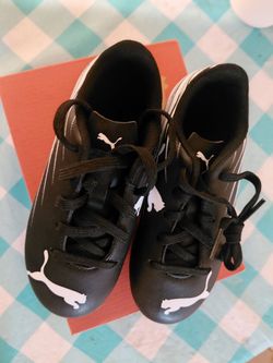 NEW 11C kids soccer cleats