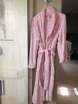 Women's fleece bath robe.