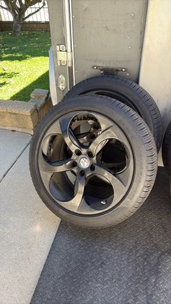 18” Alfa Romeo Giulia Sport OEM wheels with PZERO All Seasons