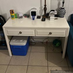 Beautiful child’s desk 100$