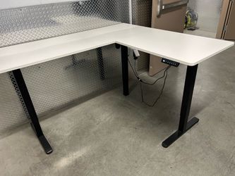 Height adjustable L shape desk